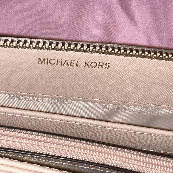 Wristlet Wallet with multiple card holders and pockets - Picture 6 of 8